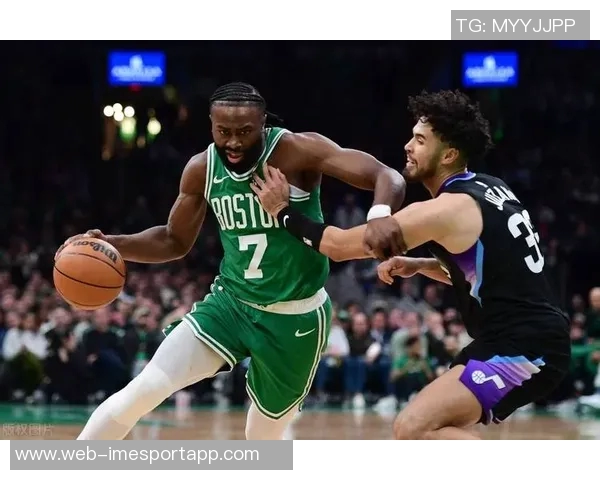 凯尔特人主场对决骑士杰伦布朗状态回暖将全力出战